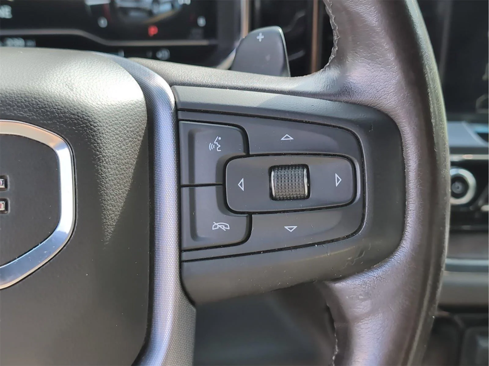 Used 2022 White Frost Tricoat GMC SLT image 27