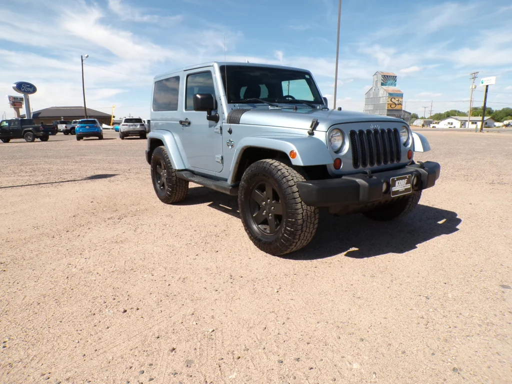 Used 2012 Grey Jeep Arctic image 3