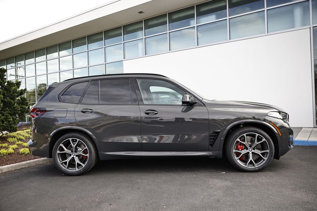 New 2026 Dravit Grey Metallic BMW xDrive50e image 4