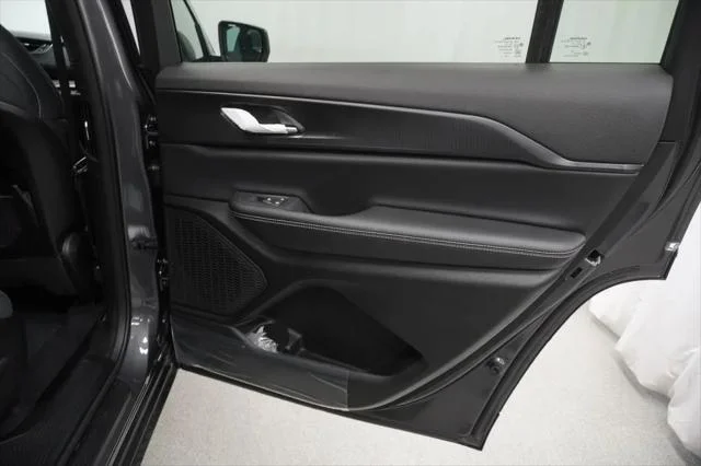New 2026 Baltic Gray Metallic Clear-Coat Exterior Paint Jeep Laredo X image 33