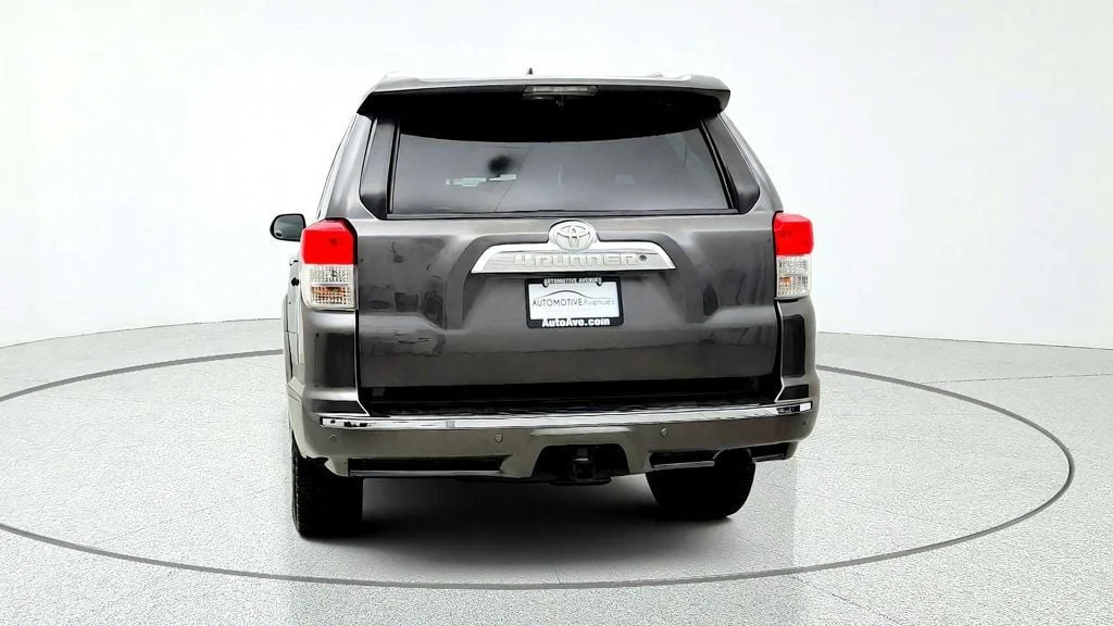 Used 2013 Magnetic Gray Metallic Toyota 4WD 4dr V6 SR5 image 6