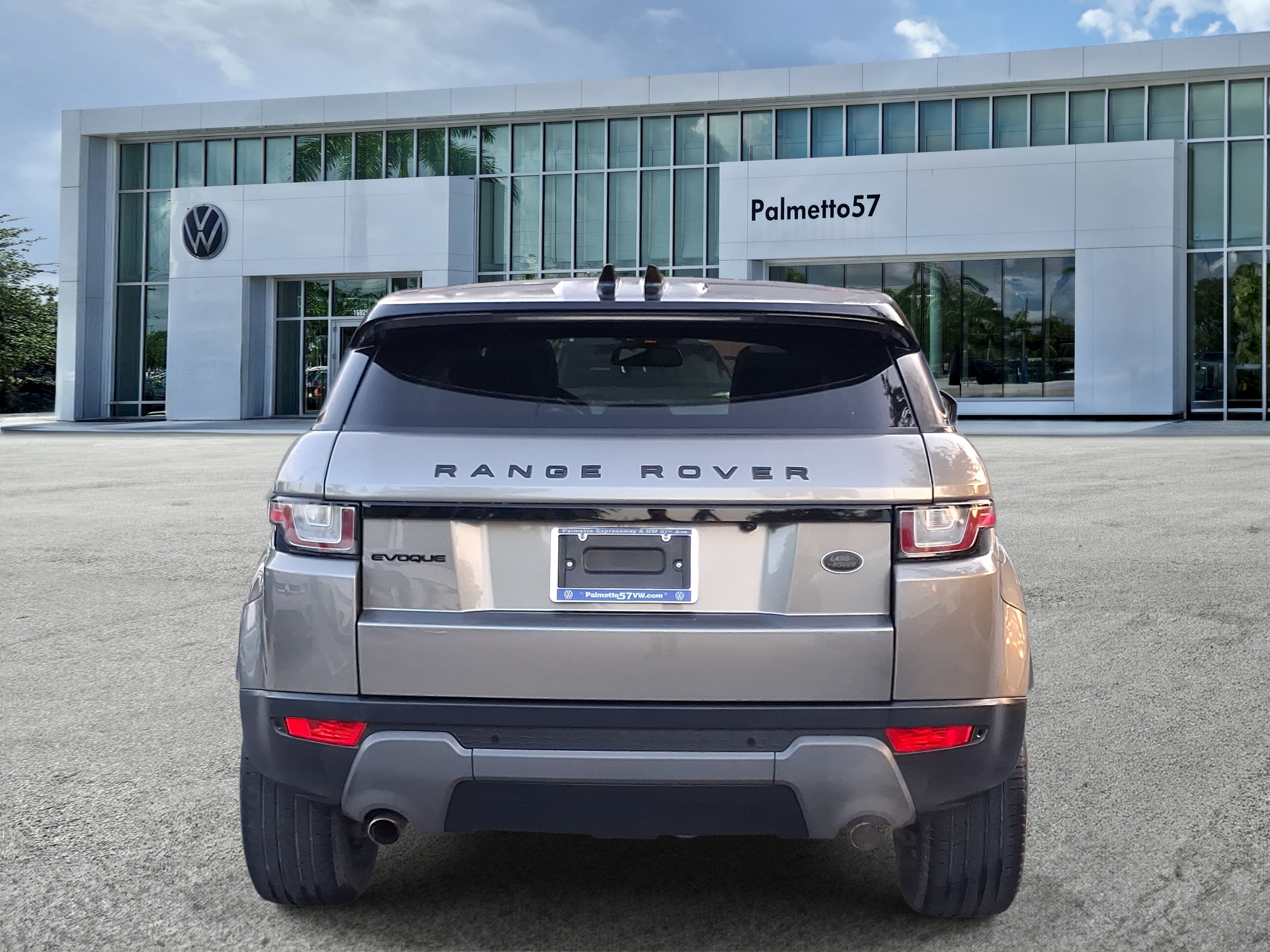 Used 2019  Land Rover SE image 5