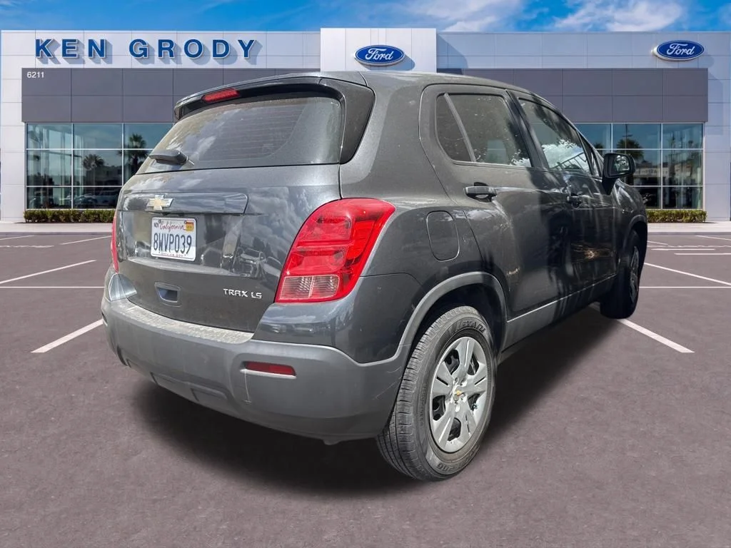 Used 2016 Gray Chevrolet LS image 4