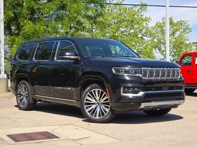 Used 2025 Diamond Black Crystal Pearlcoat Jeep Base image 2