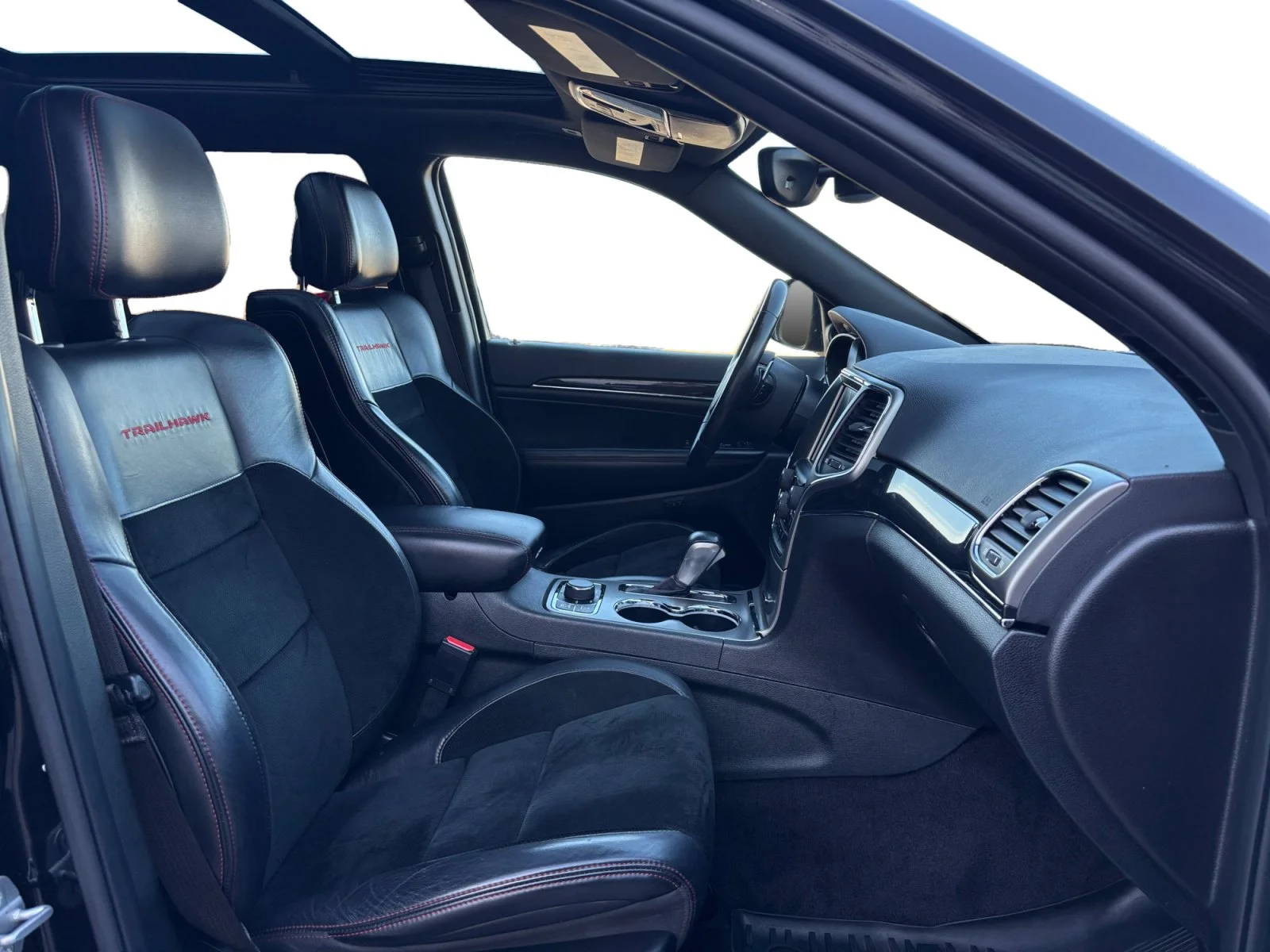 Used 2017 Black Jeep Trailhawk image 17