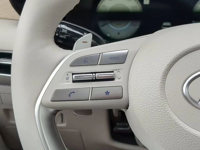 Used 2024 White Hyundai Limited image 27