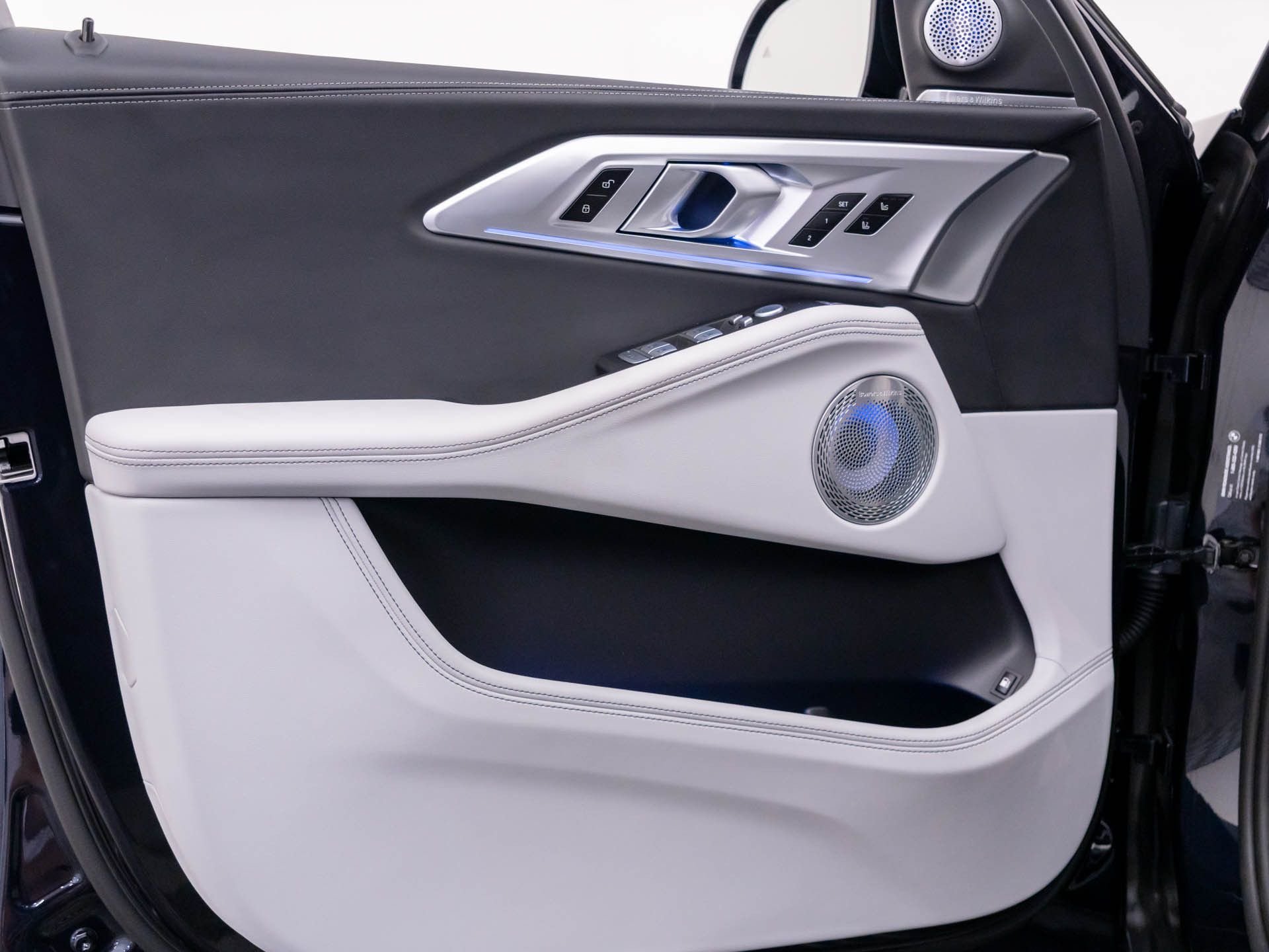 New 2026 Carbon Black Metallic BMW Label image 13