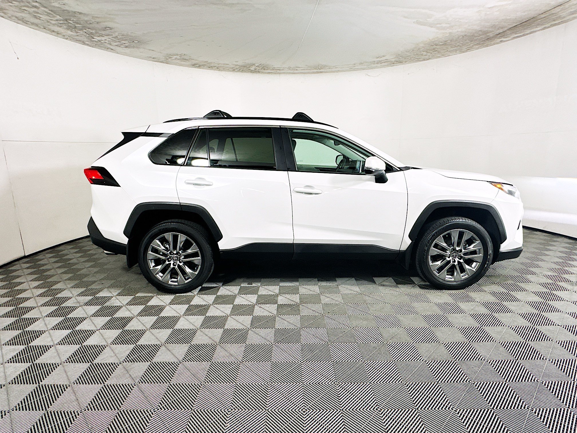 Used 2024 Pearl Toyota XLE Premium image 2