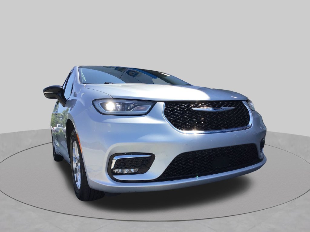 Used 2024 Silver Chrysler Touring L image 43