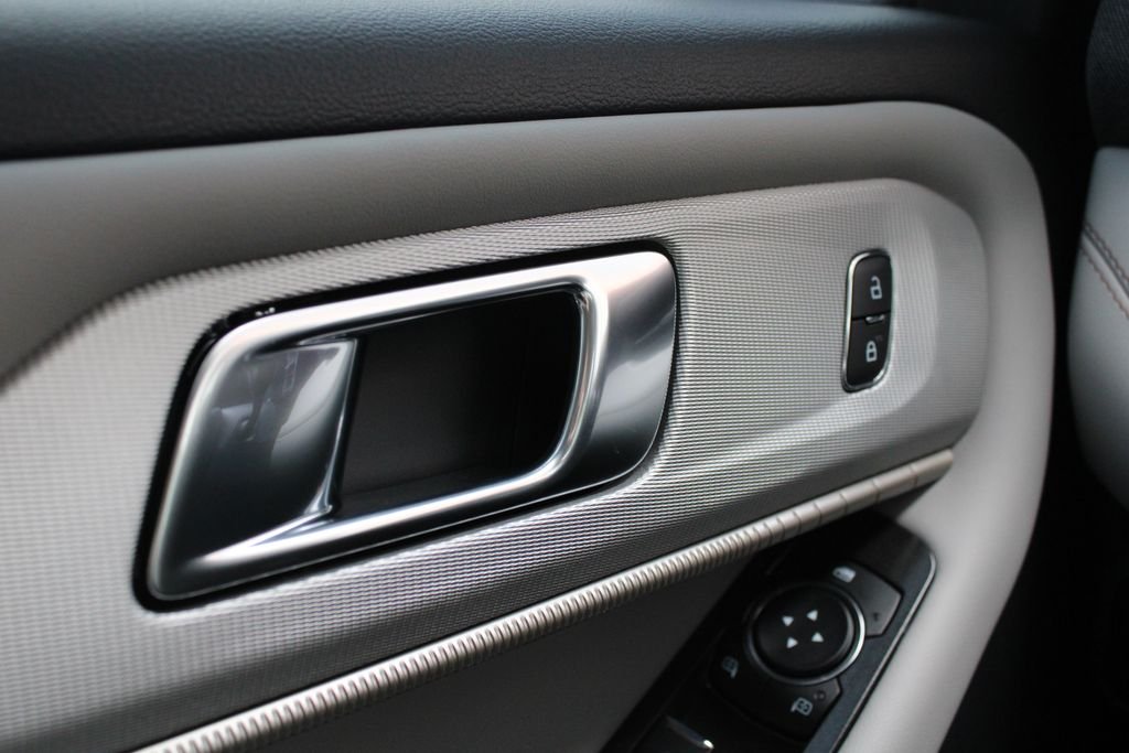 2026 Ford Explorer Active - Photo 6