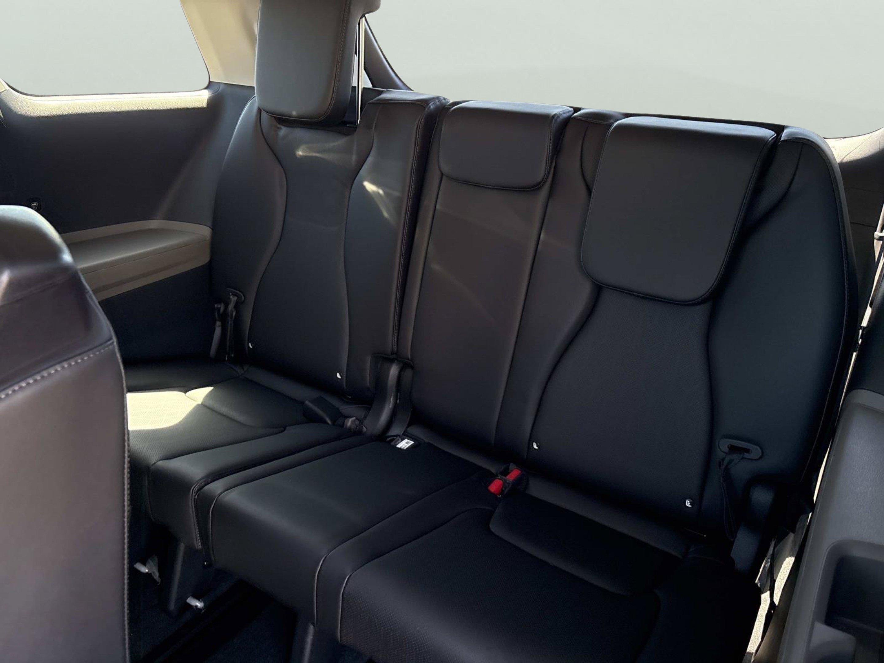 New 2027 Ceramic Silver Kia LXS image 15