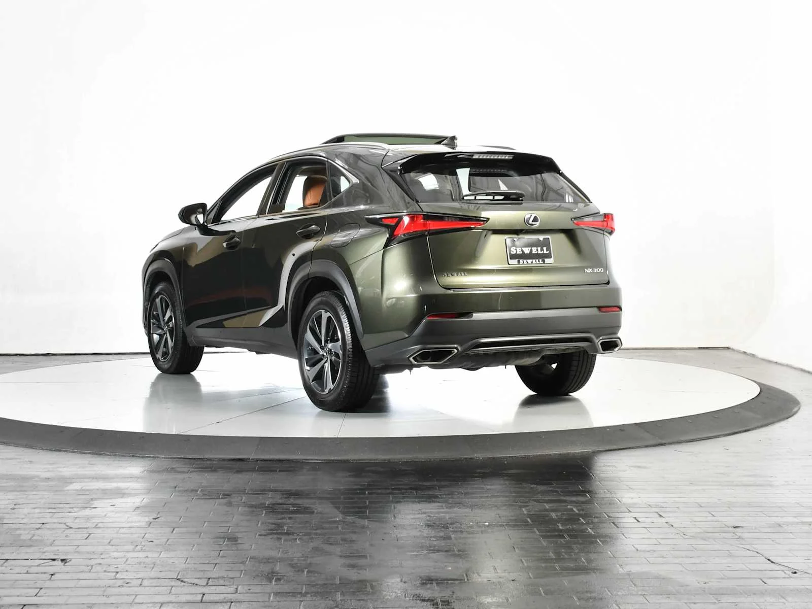 Used 2021 Nori Green Pearl Lexus  image 4