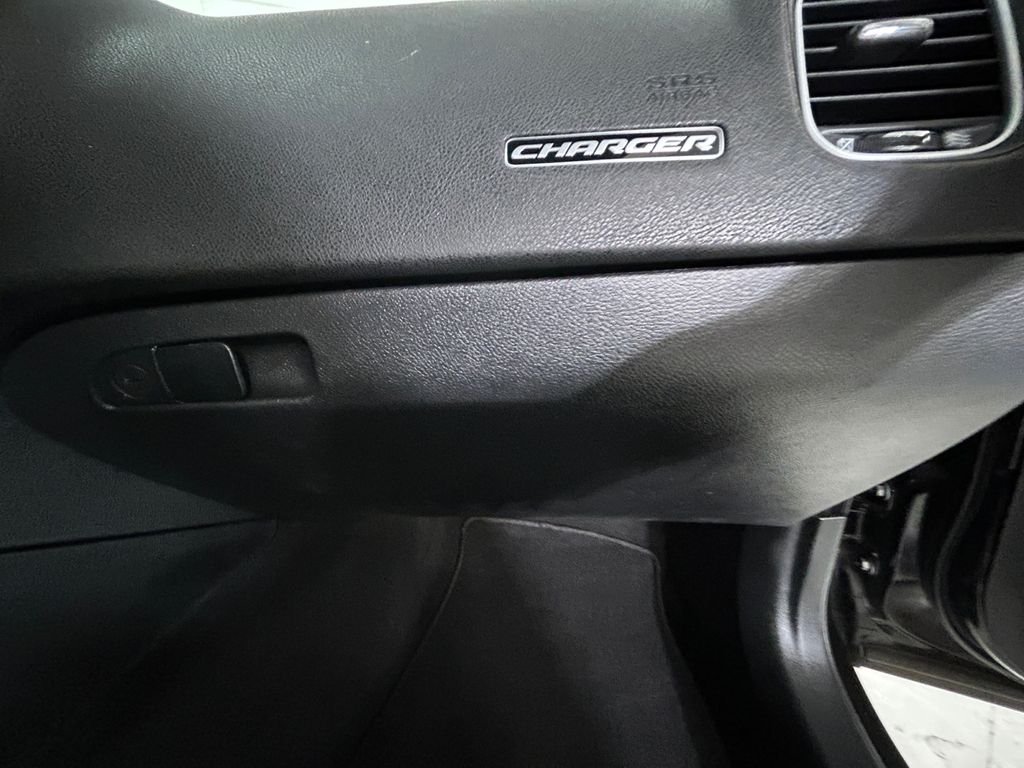 Used 2023 Black Dodge SXT image 18