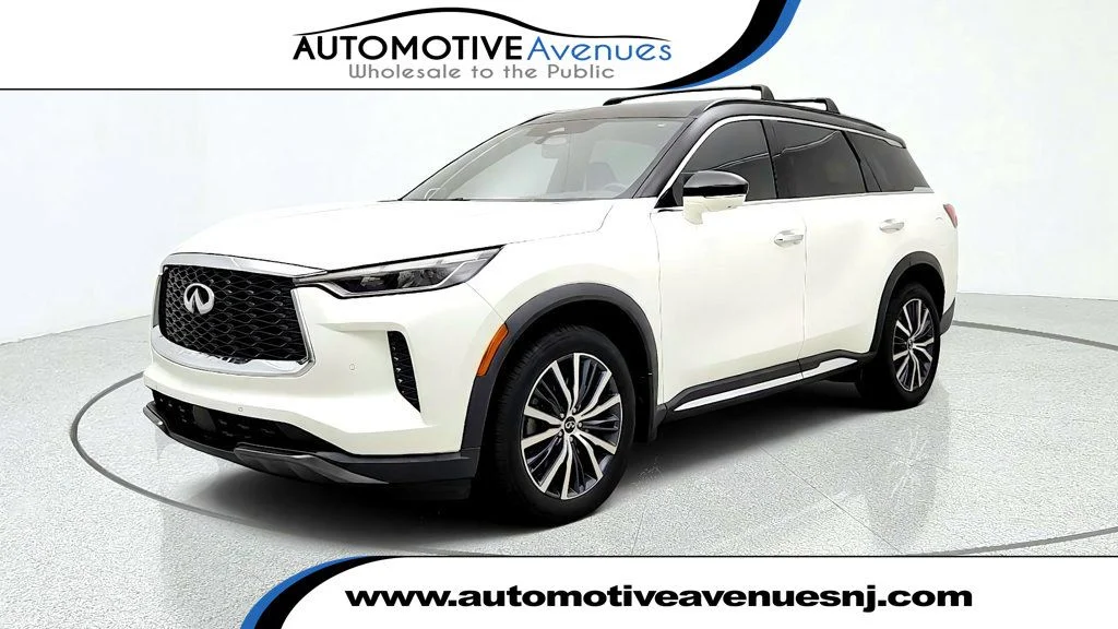 Used 2023 Majestic White/Black Obsidian INFINITI AUTOGRAPH FWD image 1
