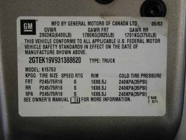 Used 2003 Pewter Metallic GMC  image 28