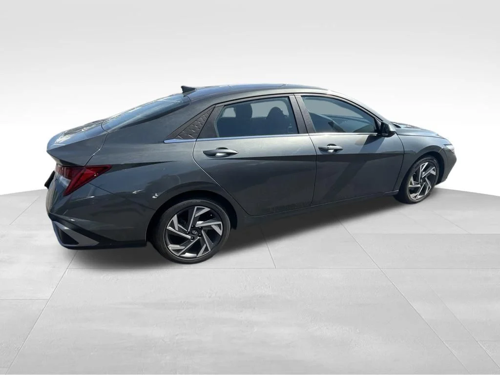 Used 2025 Gray Hyundai SEL Convenience image 17