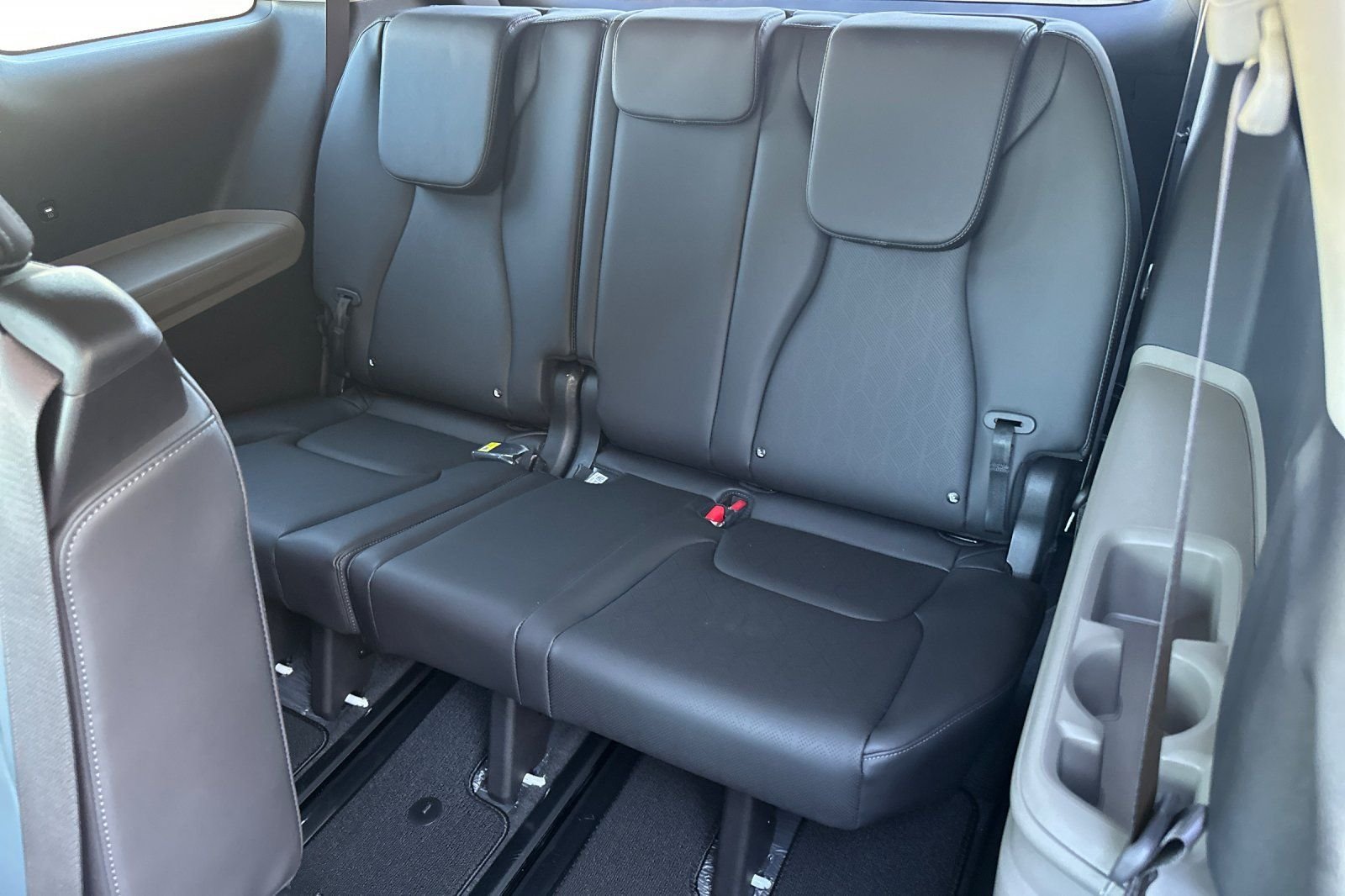 New 2026 White Kia LXS image 15