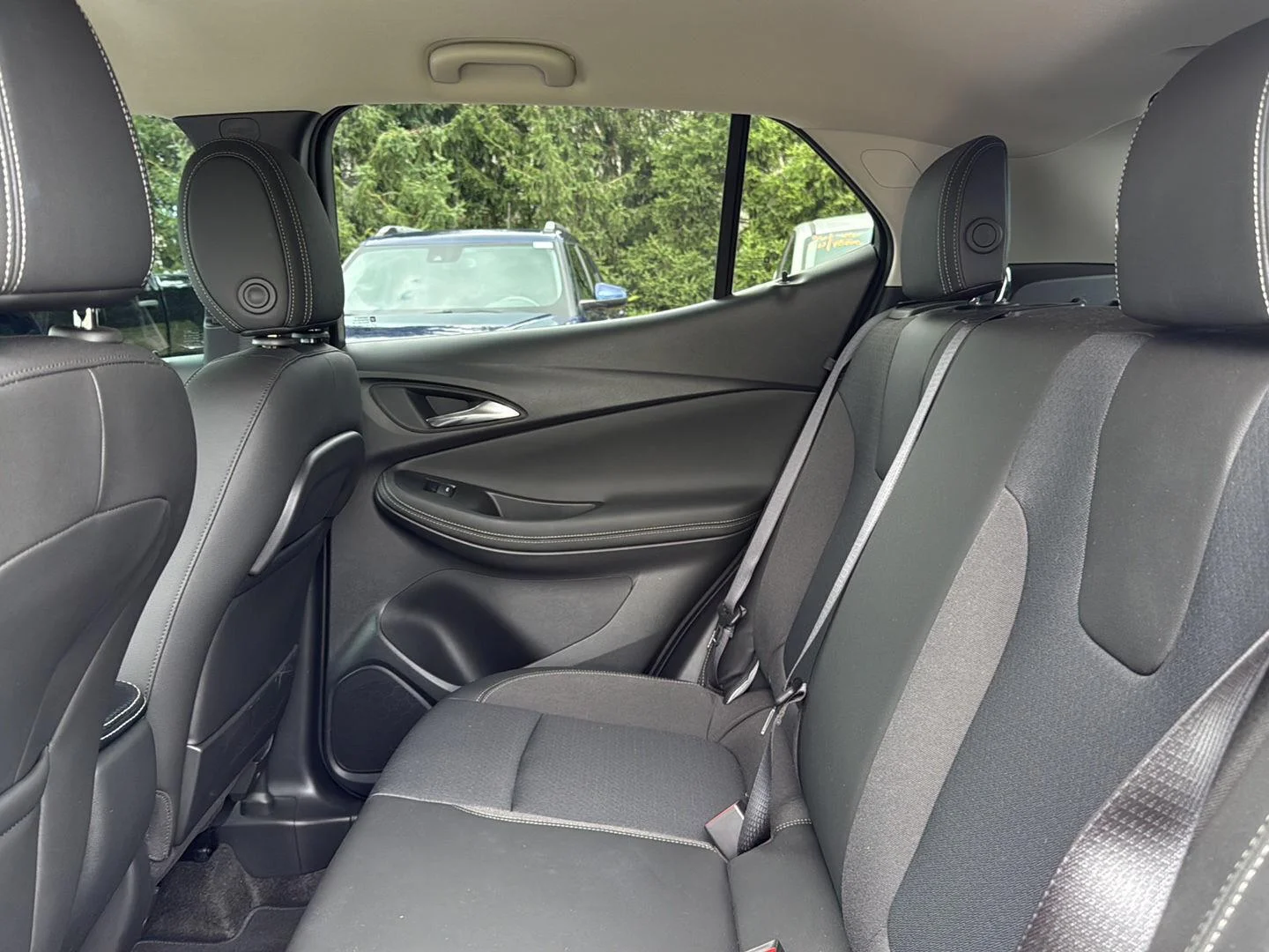 Used 2023 Summit White Buick Preferred image 8