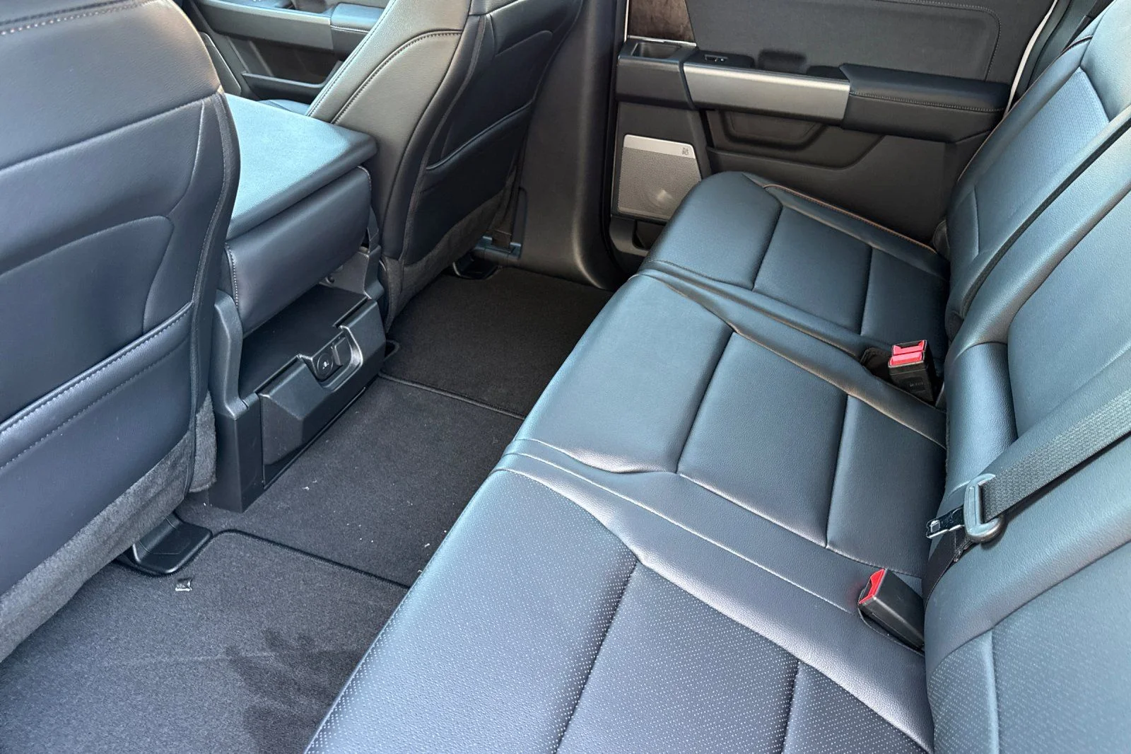 New 2026 Oxford White Ford F-250® Lariat® image 15