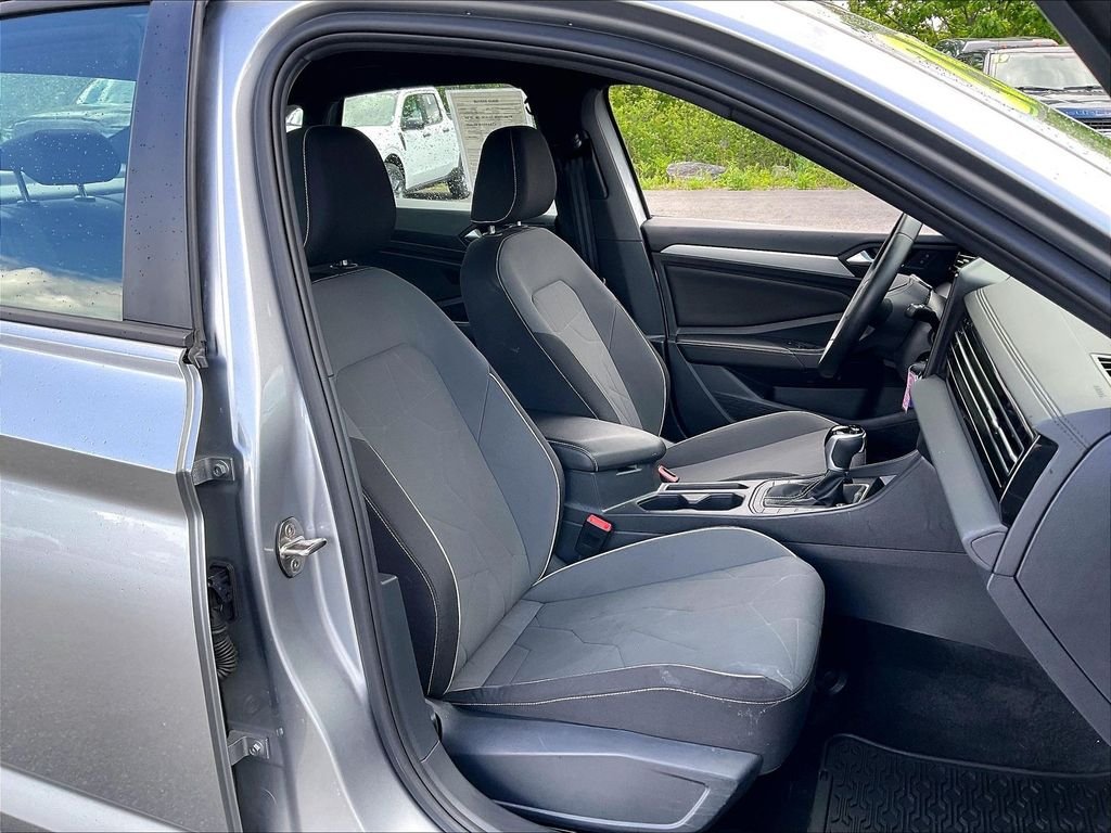 Used 2025 Pyrite Silver Metallic Volkswagen 1.5T Sport image 10