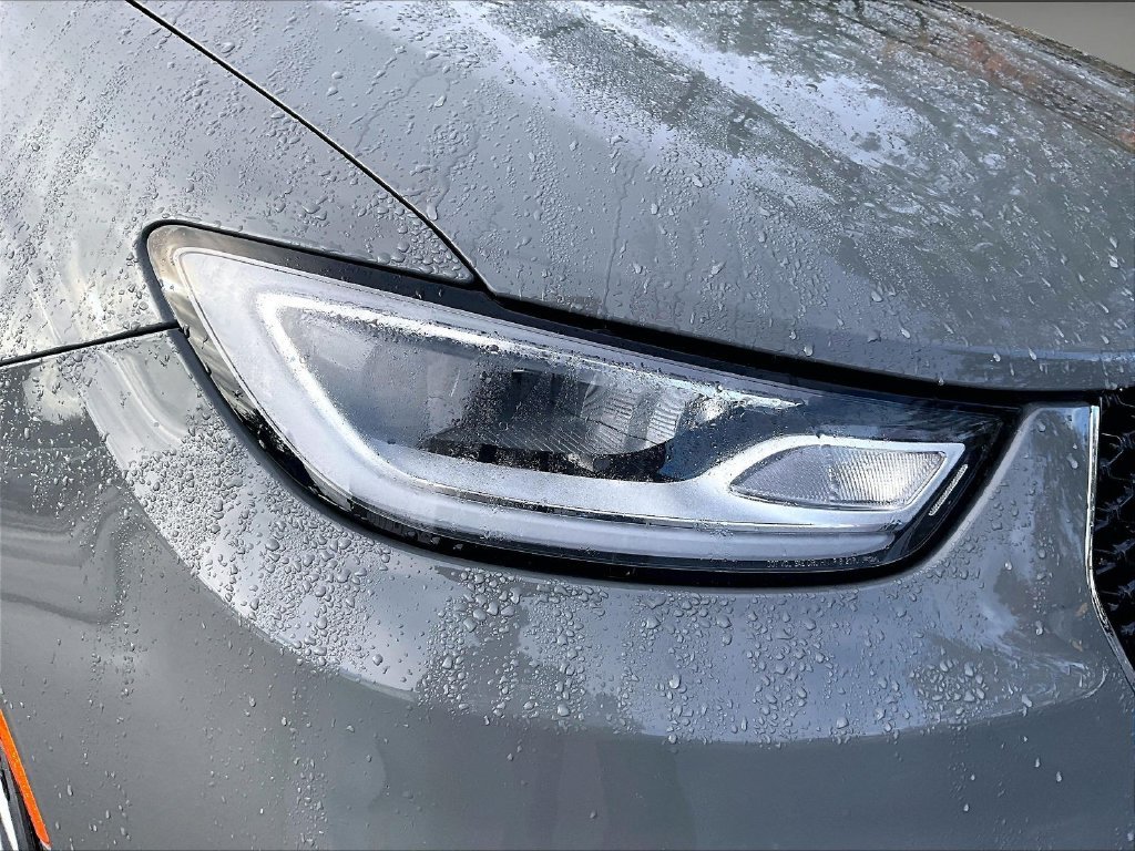 Used 2022 Ceramic Gray Clearcoat Chrysler Touring L image 34