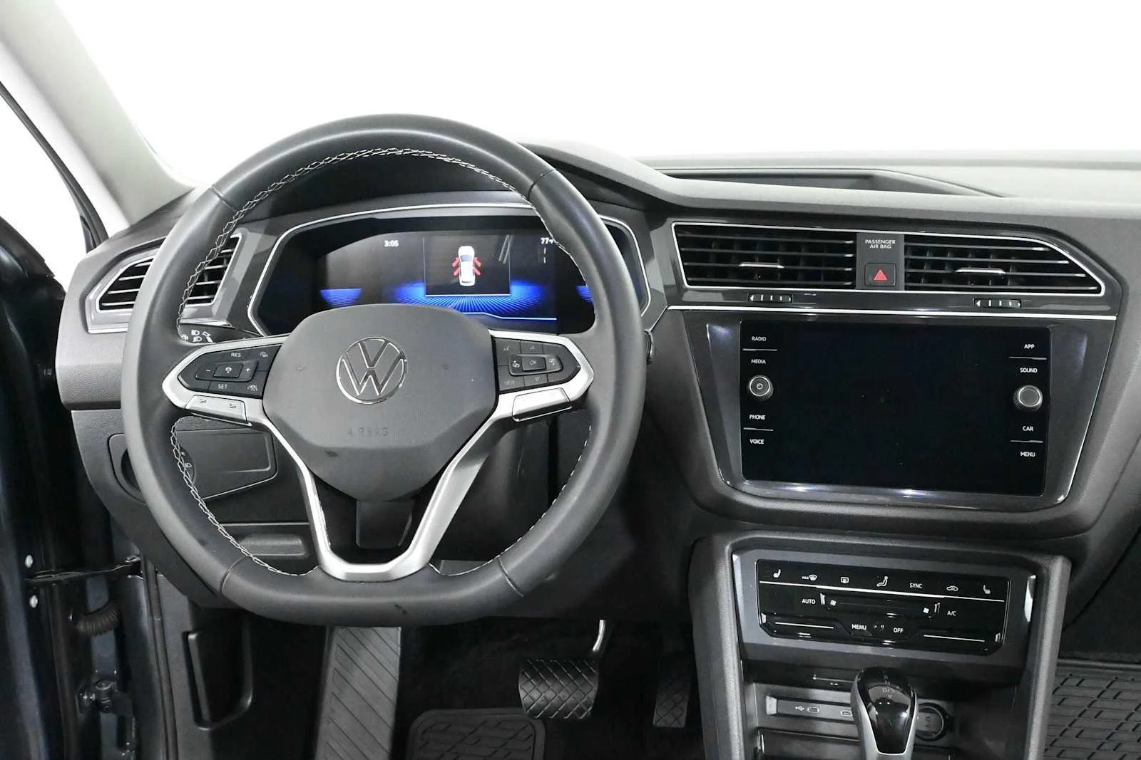 Certified Used 2024 Platinum Gray Metallic Volkswagen SE image 3