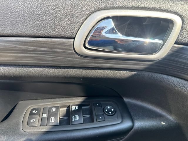 Used 2022 Gray Jeep Laredo X image 10