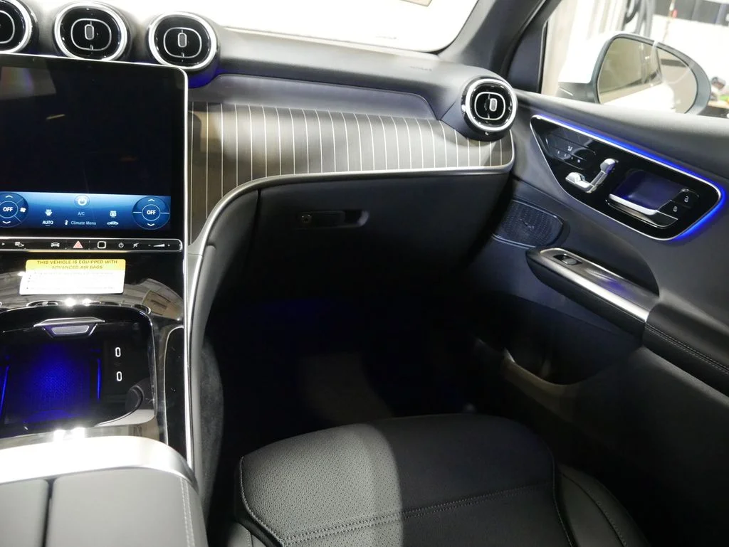 New 2026 Polar White Mercedes-Benz GLC 300 image 60