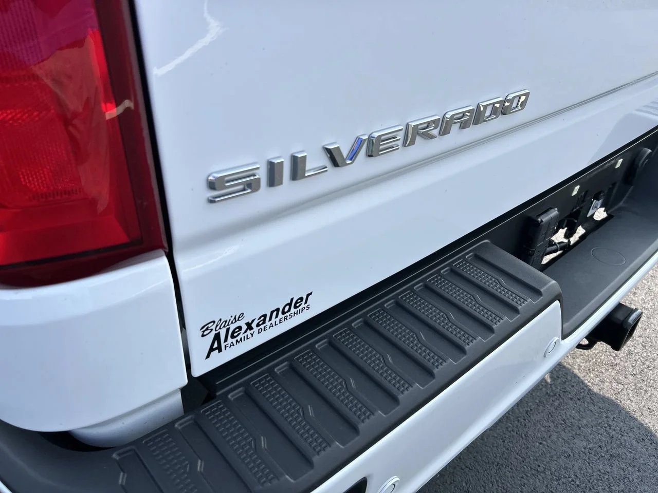 Used 2024 Summit White Chevrolet RST image 11