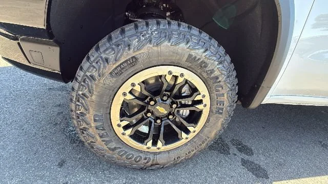 2026 Chevrolet Silverado 1500 ZR2 - Photo 9