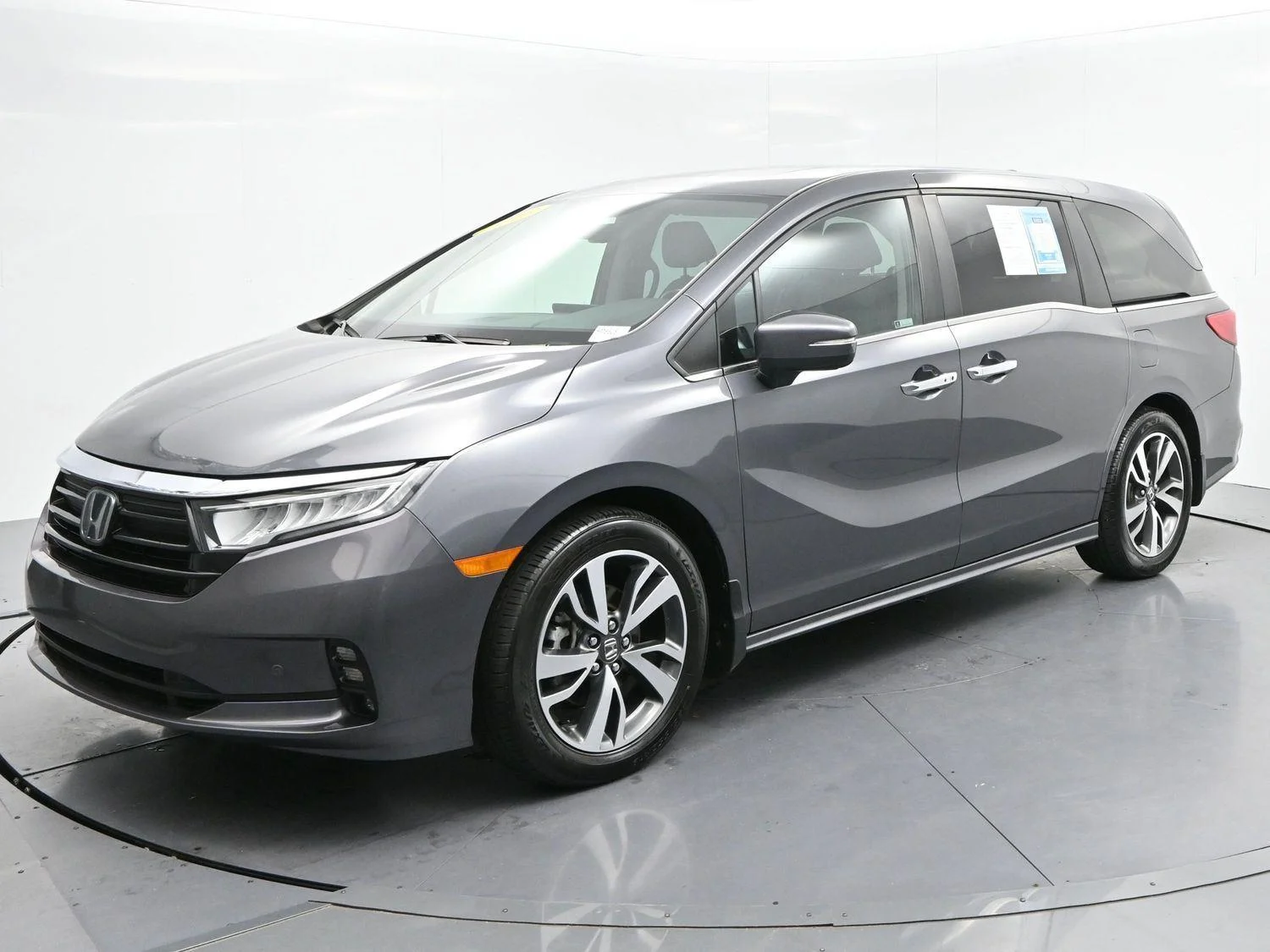 Used 2023 Modern Steel Metallic Honda Touring image 3
