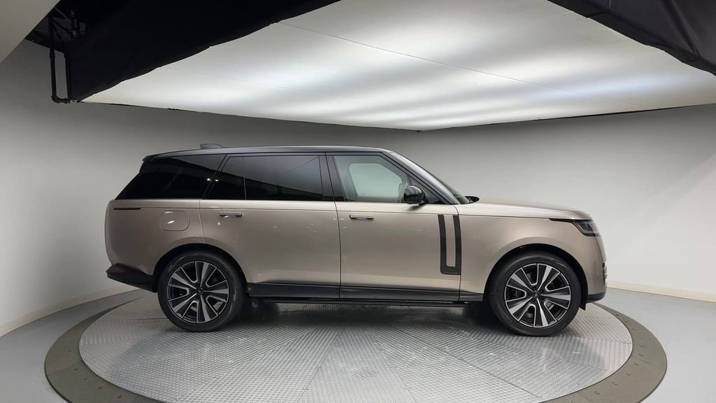 Used 2023  Land Rover Autobiography image 9