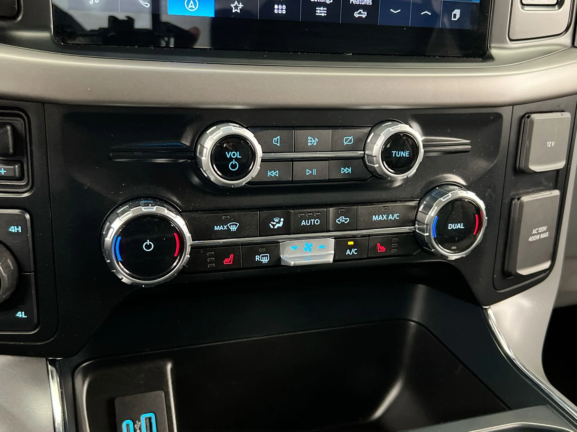 Used 2024 Blue Ford XLT image 25