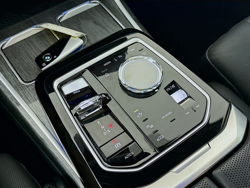 Used 2024 Black BMW 760i xDrive image 18