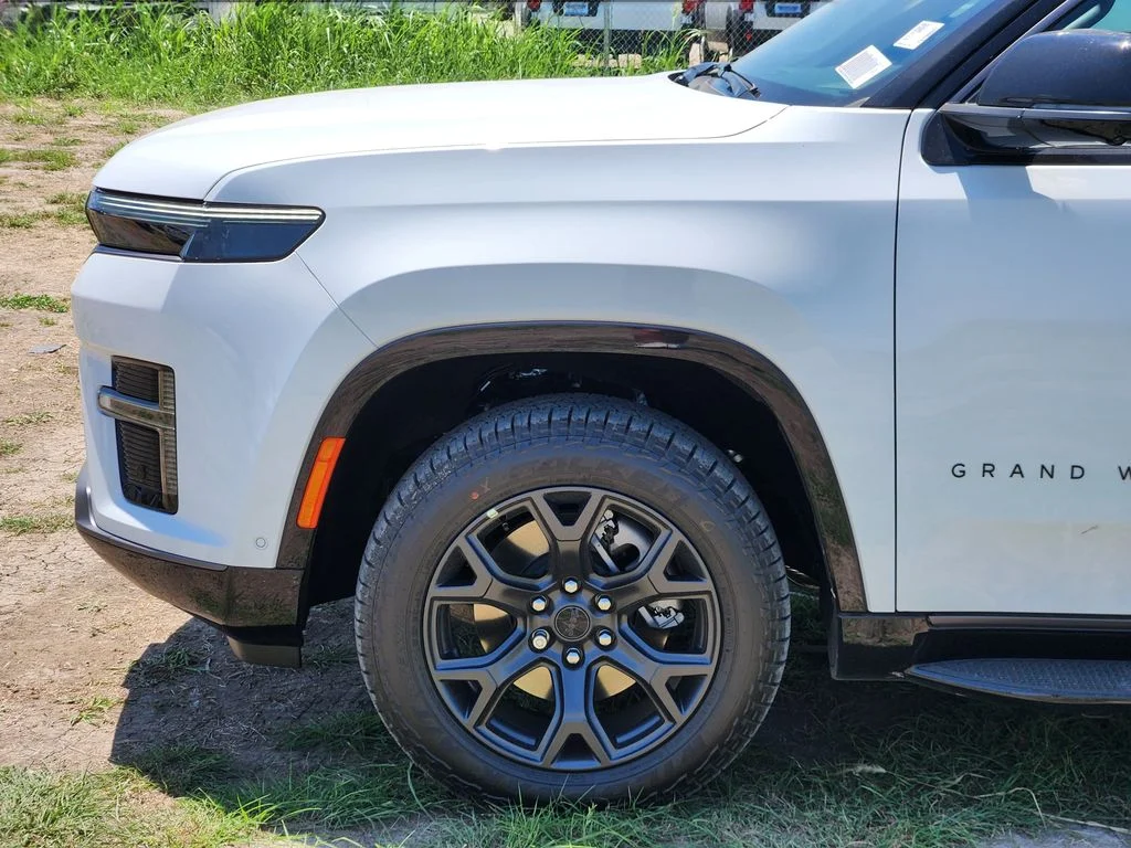New 2026 Bright White Clear-Coat Exterior Paint Jeep Upland image 6