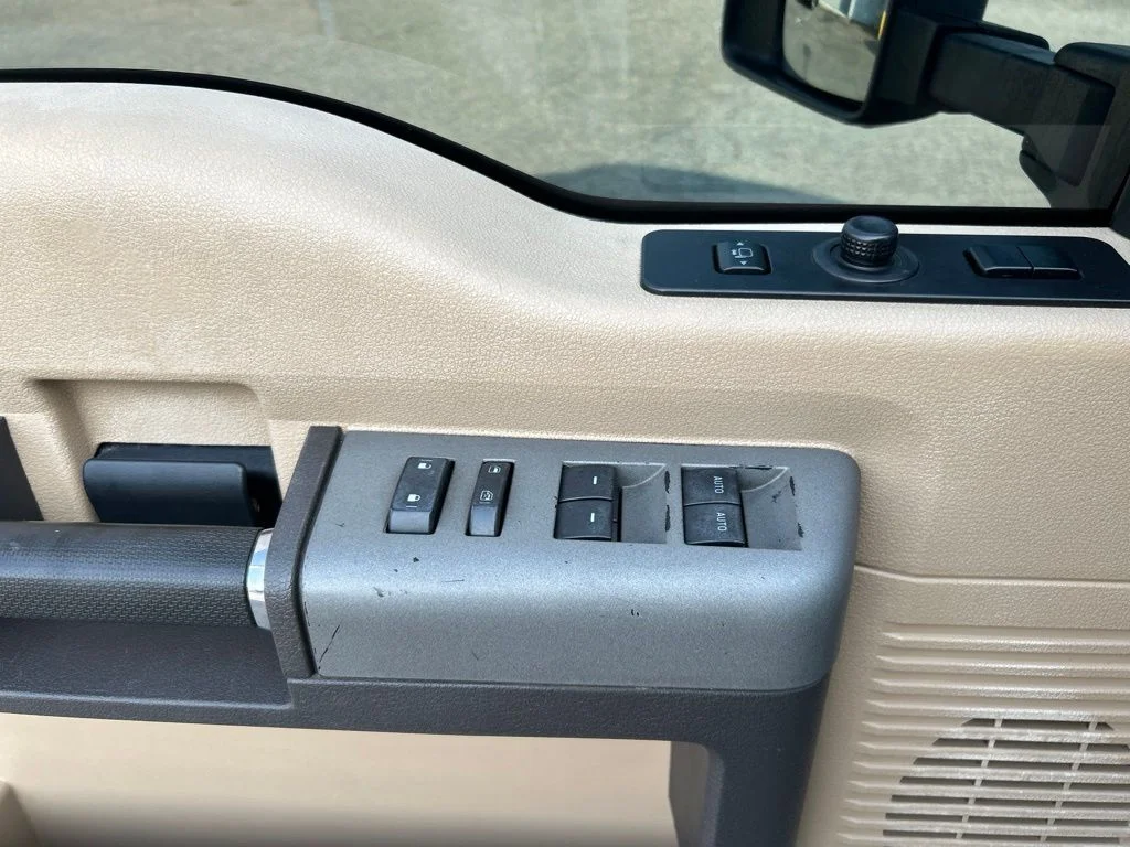 Used 2015 White Ford Lariat image 15