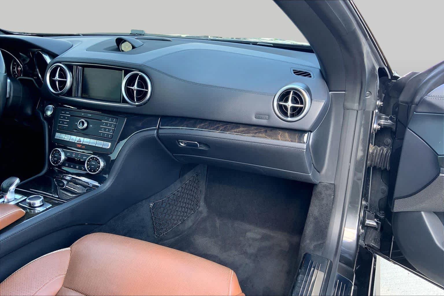 Used 2019 Graphite Grey Metallic Mercedes-Benz SL 550 image 17