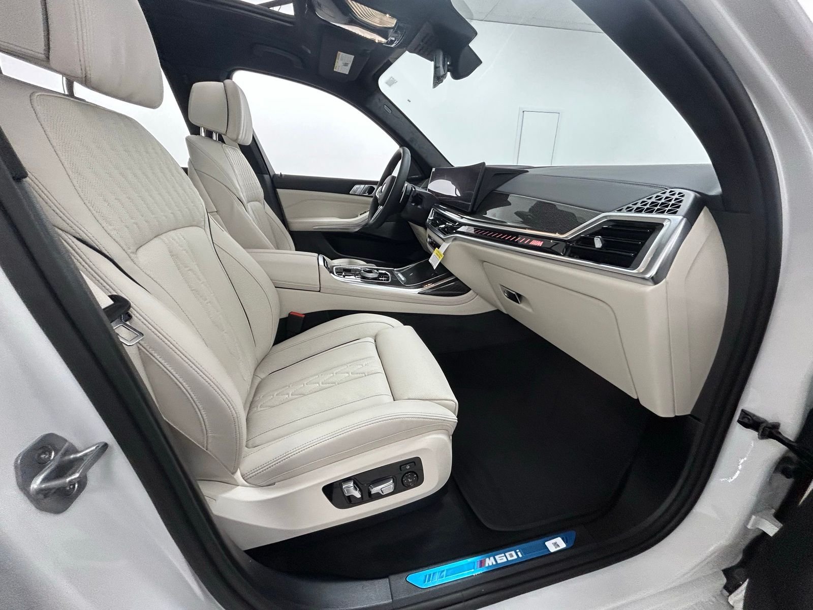 New 2026 Alpine White BMW M60i image 44