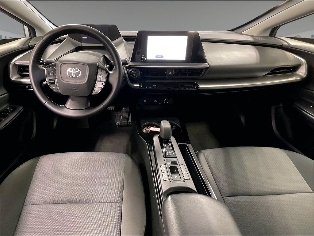 Used 2025  Toyota LE image 21