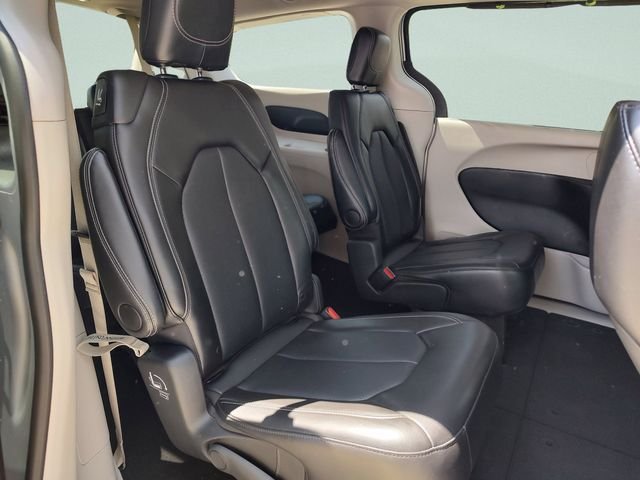 Used 2024 Silver Chrysler Touring L image 15
