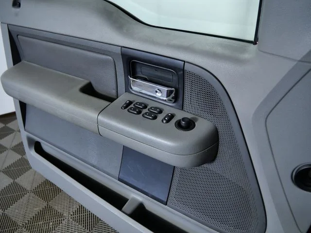 Used 2004  Ford STX image 24