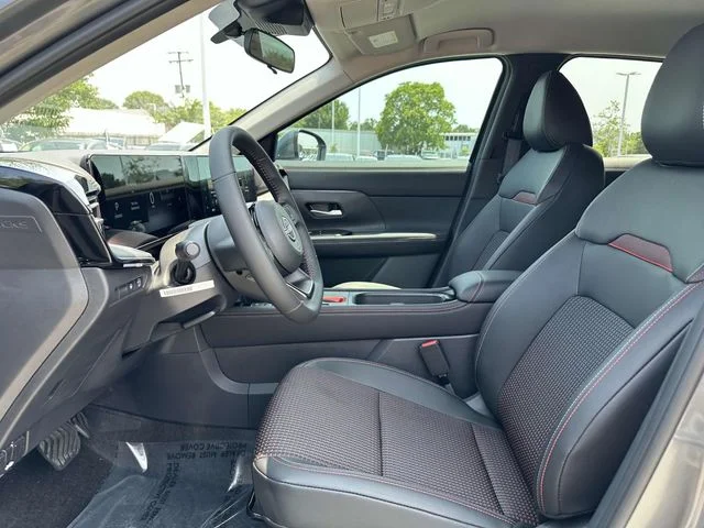 2025 Nissan Kicks SR - Photo 16