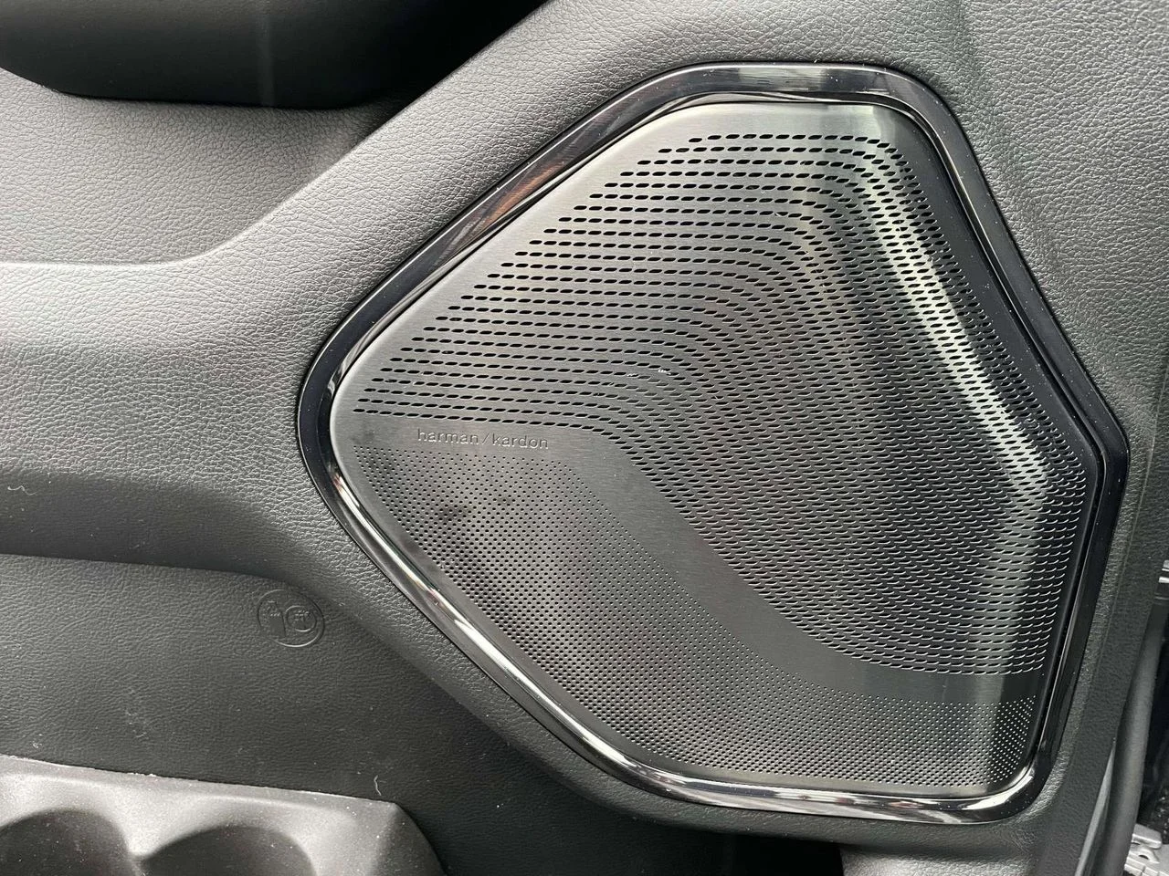 New 2026 Billet Silver Metallic Clear-Coat Exterior Paint RAM Limited image 28