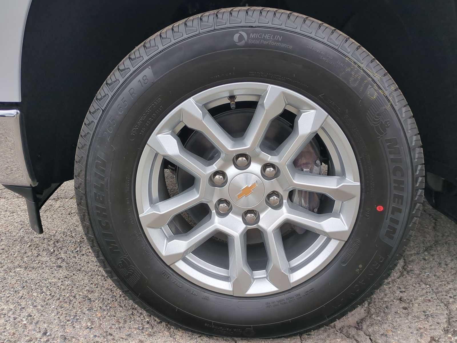 New 2026 Summit White Chevrolet LT (2FL) image 29