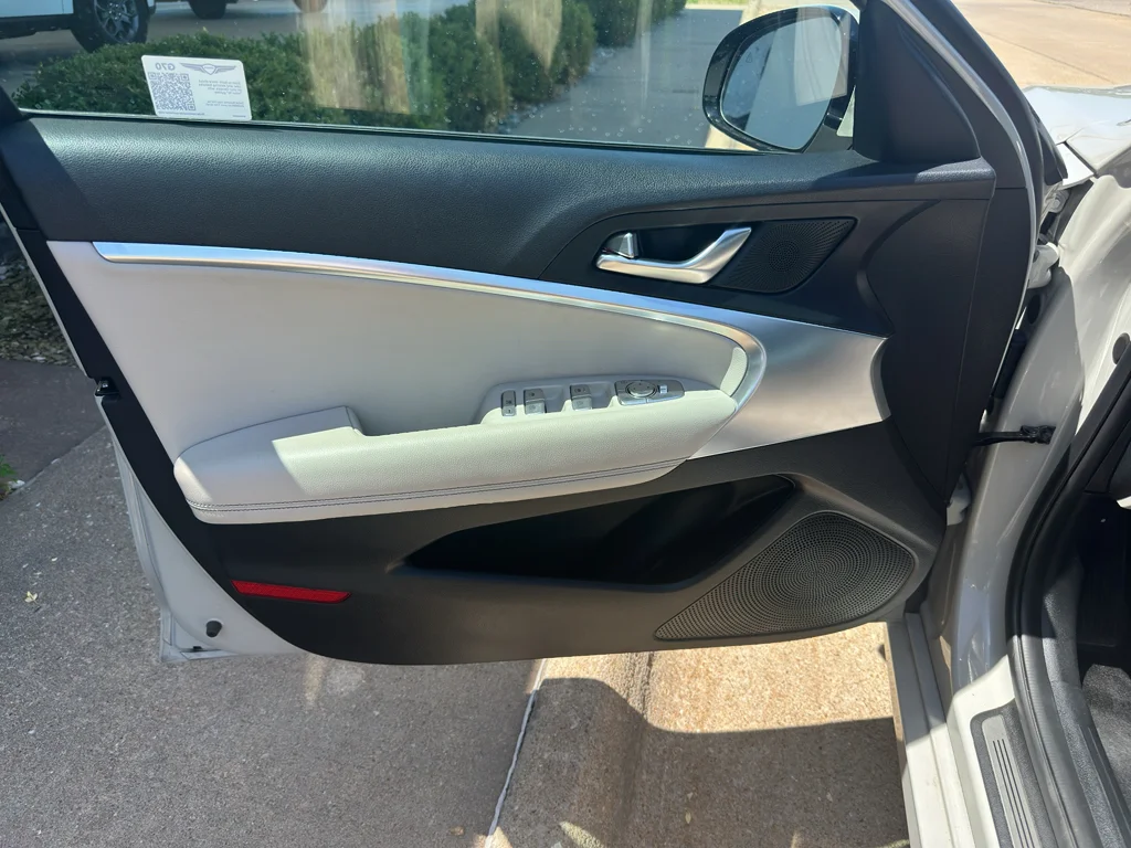 Used 2025  Genesis 2.5T image 14