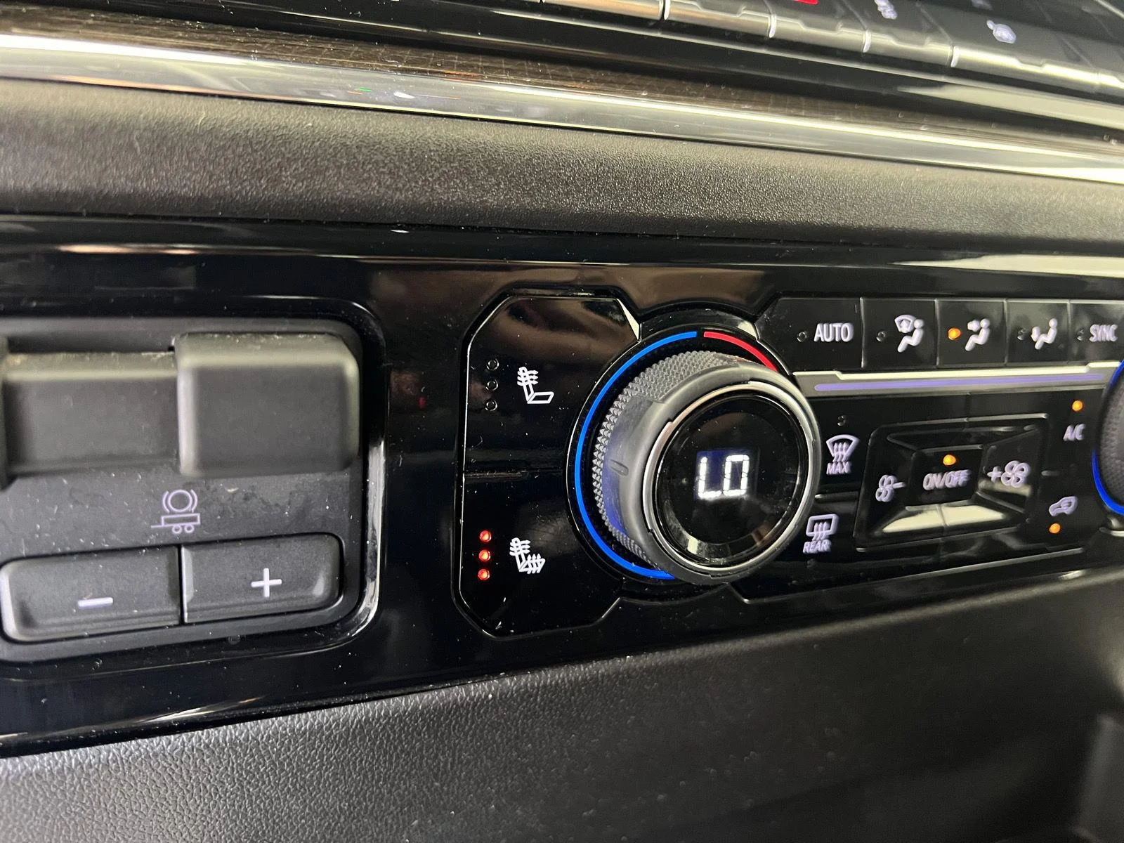 Used 2024 Summit White Chevrolet RST image 17