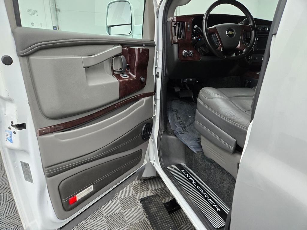 Used 2021 White Fade Chevrolet Explorer Limited SE image 14