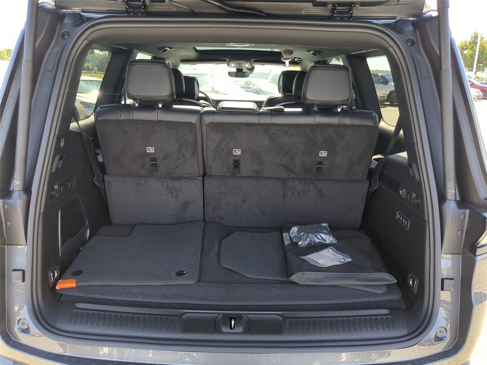 New 2026 Baltic Gray Metallic Clearcoat Jeep Limited Altitude image 30