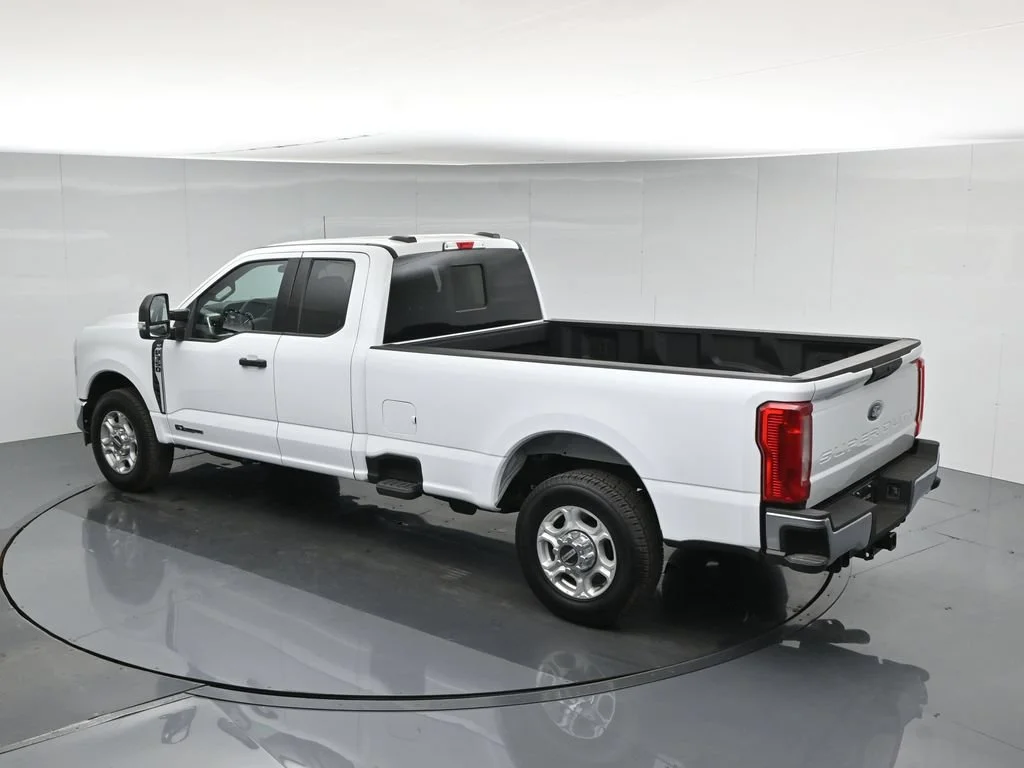 New 2026 Oxford White Ford XLT image 41