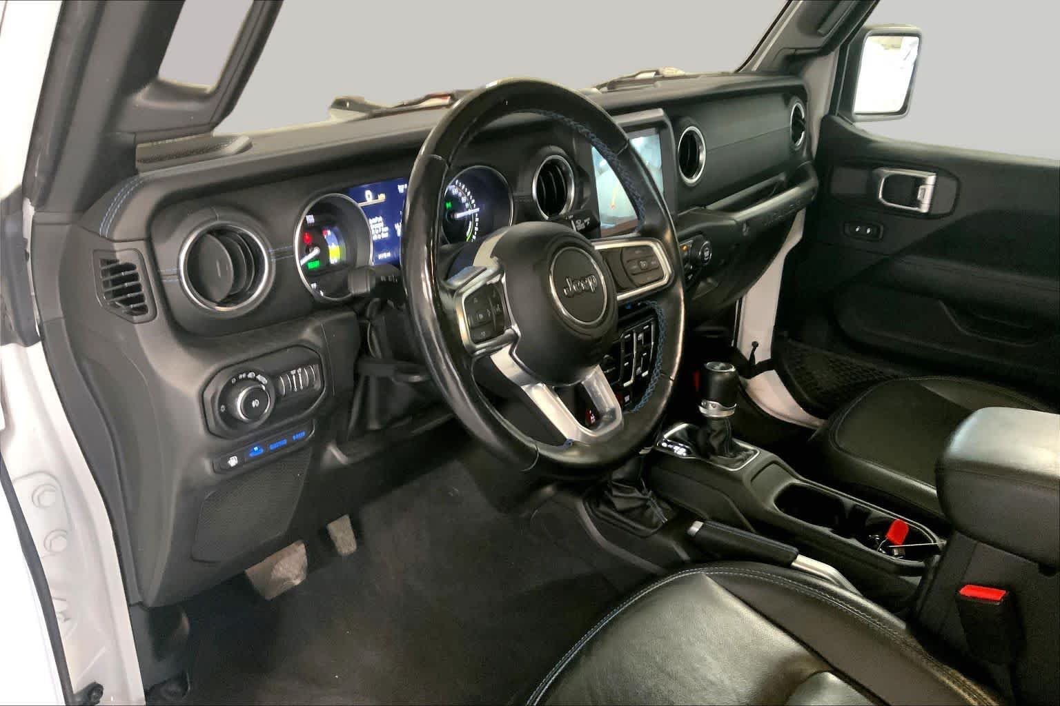 Used 2022 Bright White Clearcoat Jeep Unlimited Rubicon image 17